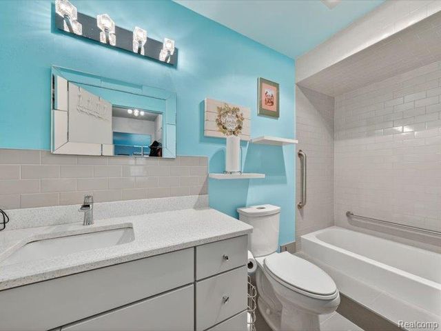 29539 Pine Ridge Circle, Farmington Hills, MI 48331