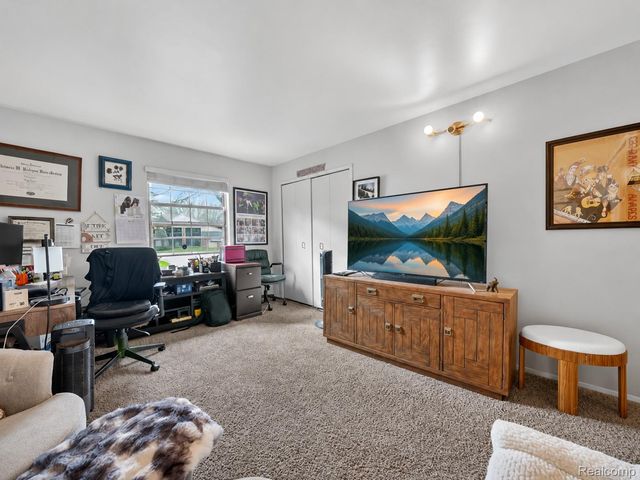 29539 Pine Ridge Circle, Farmington Hills, MI 48331
