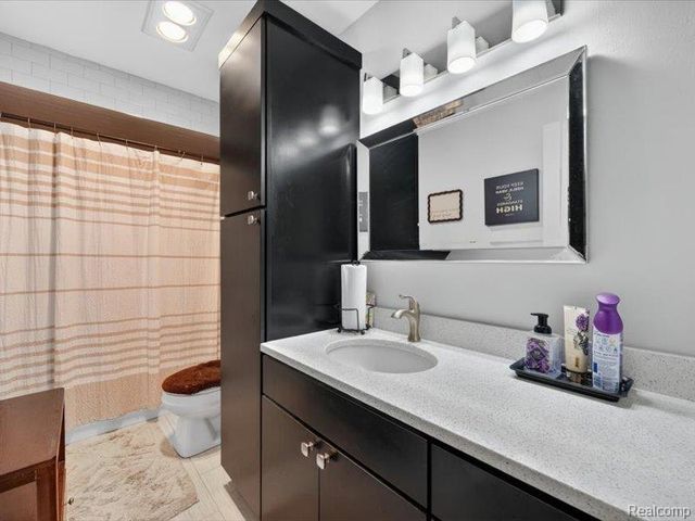 29539 Pine Ridge Circle, Farmington Hills, MI 48331