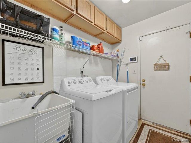 29539 Pine Ridge Circle, Farmington Hills, MI 48331