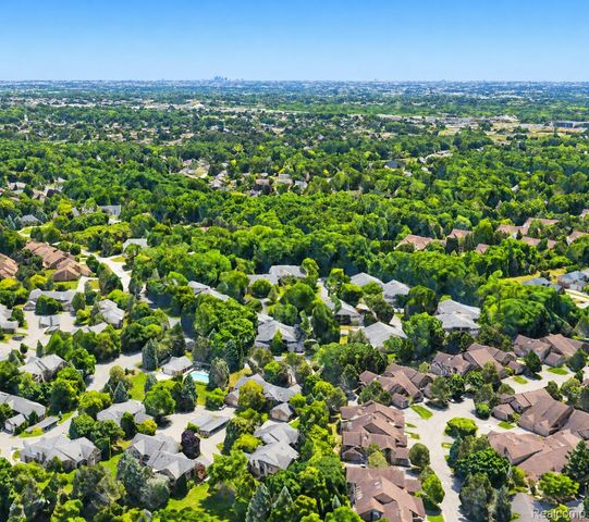 29539 Pine Ridge Circle, Farmington Hills, MI 48331