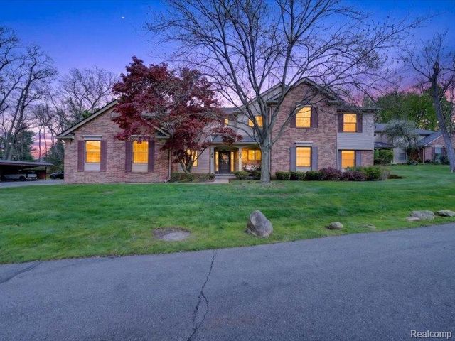 29539 Pine Ridge Circle, Farmington Hills, MI 48331