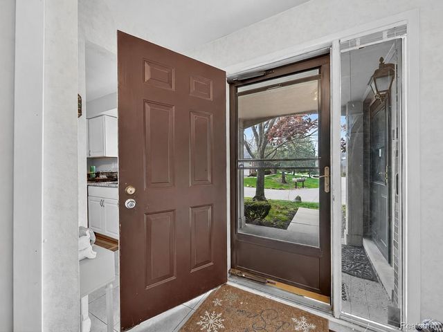 29539 Pine Ridge Circle, Farmington Hills, MI 48331