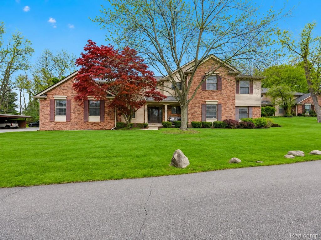 29539 Pine Ridge Circle, Farmington Hills, MI 48331