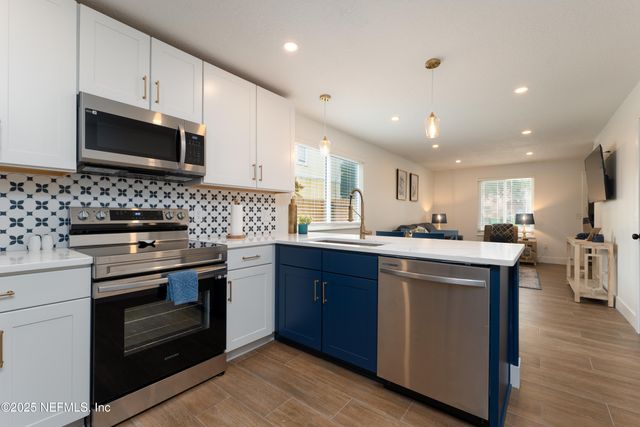 620 6TH Avenue S, Jacksonville Beach, FL 32250