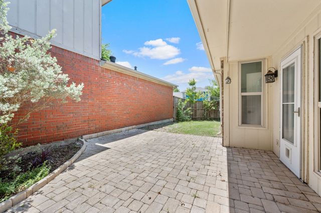 2140 Falcon Ridge Drive, Carrollton, TX 75010