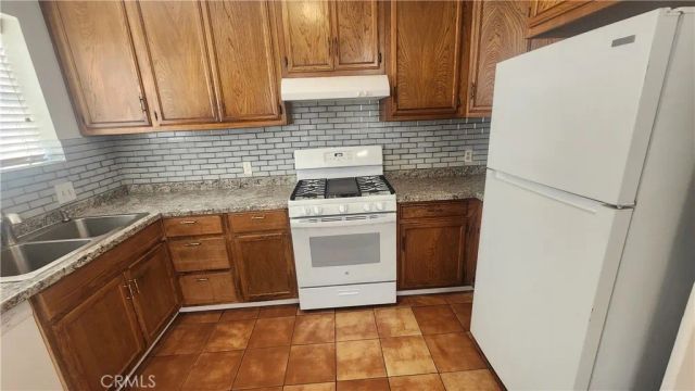 3736 Edgehill, Los Angeles, CA 90018