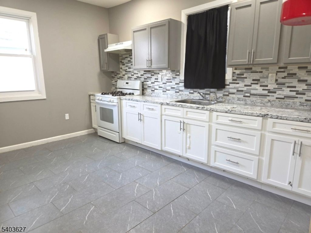 131 N 14Th St, East Orange City, NJ 07017 — photo 2