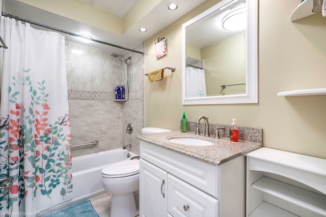 8721 W 169th Street, Orland Park, IL 60462