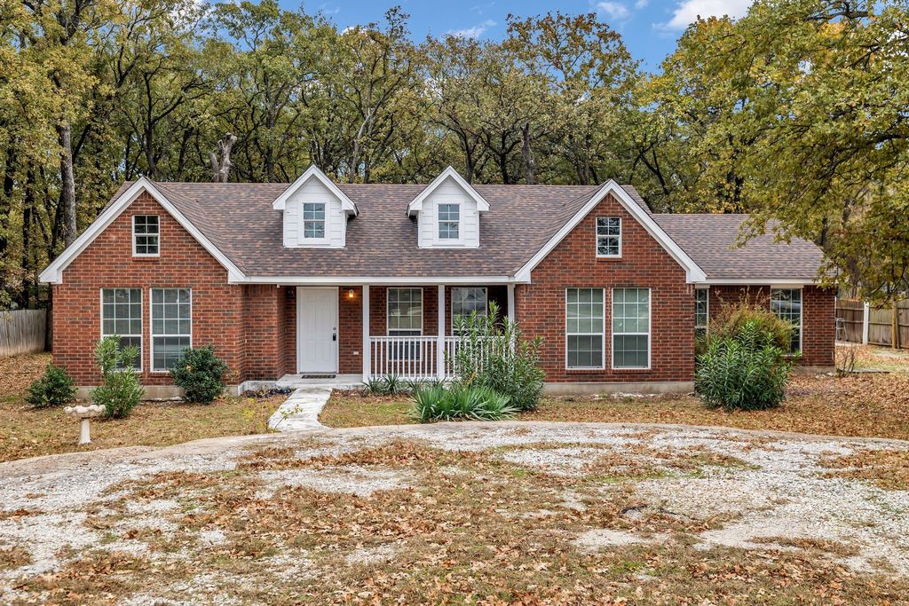 4818 Blue Water Circle, Granbury, TX 76049