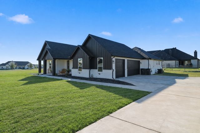 100 Buddy Court, Millsap, TX 76066