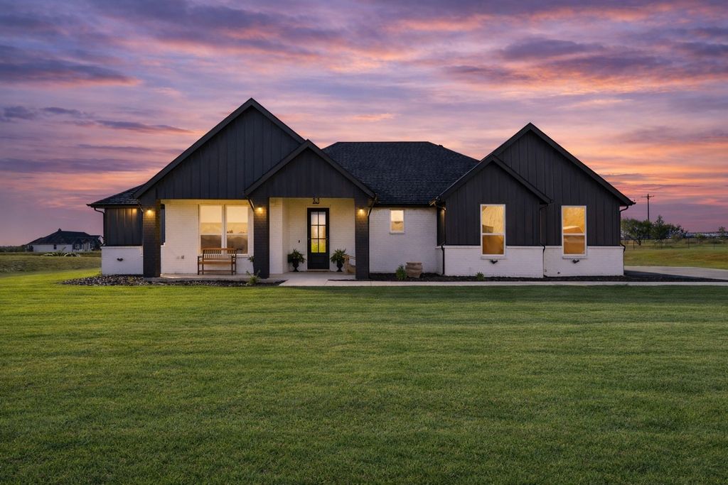 100 Buddy Court, Millsap, TX 76066