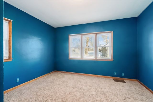 1200 33rd Street SE, Cedar Rapids, IA 52403