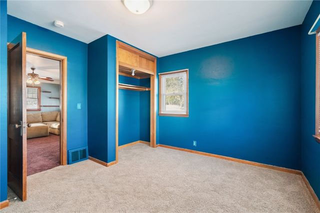 1200 33rd Street SE, Cedar Rapids, IA 52403