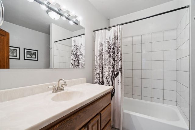 1200 33rd Street SE, Cedar Rapids, IA 52403