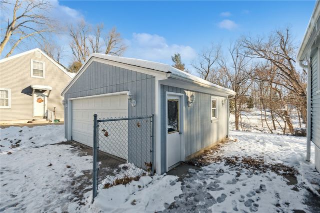 1200 33rd Street SE, Cedar Rapids, IA 52403