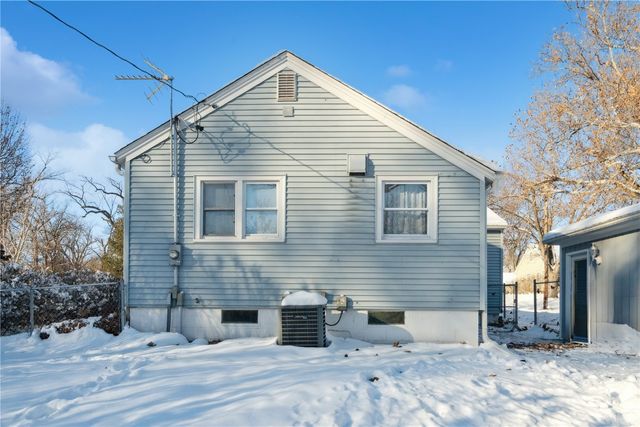 1200 33rd Street SE, Cedar Rapids, IA 52403