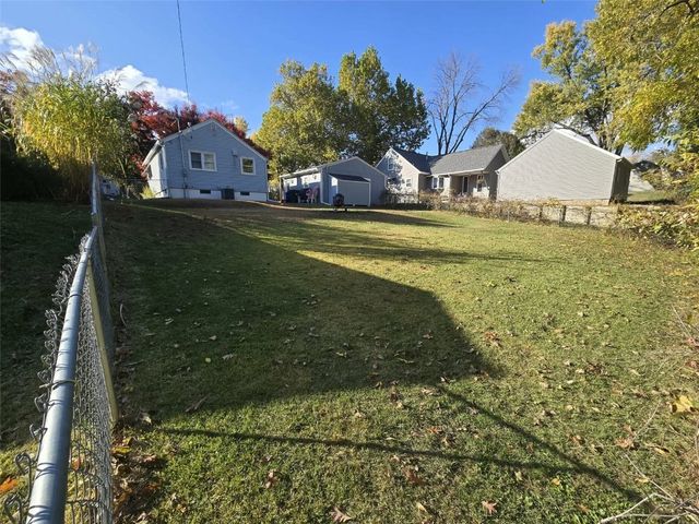 1200 33rd Street SE, Cedar Rapids, IA 52403