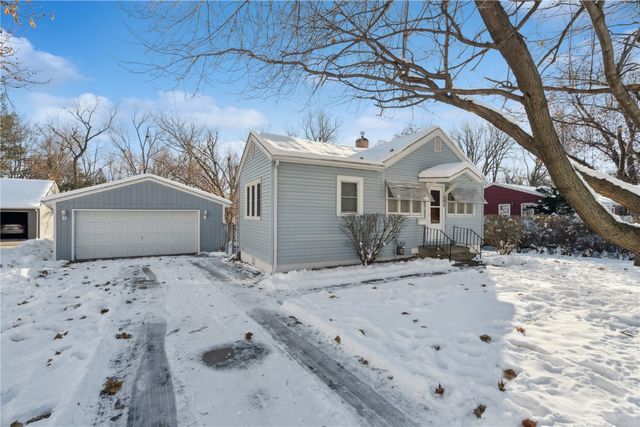 1200 33rd Street SE, Cedar Rapids, IA 52403