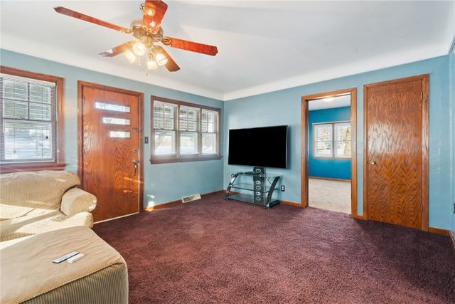 1200 33rd Street SE, Cedar Rapids, IA 52403