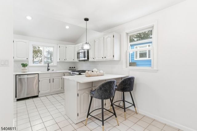 41 Robertson Rd, West Orange Twp., NJ 07052