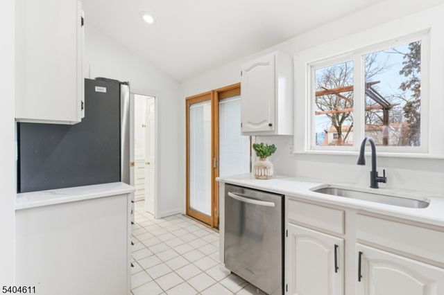 41 Robertson Rd, West Orange Twp., NJ 07052