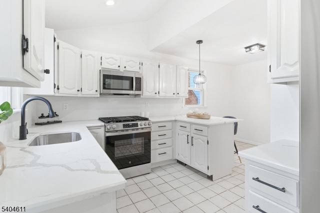 41 Robertson Rd, West Orange Twp., NJ 07052