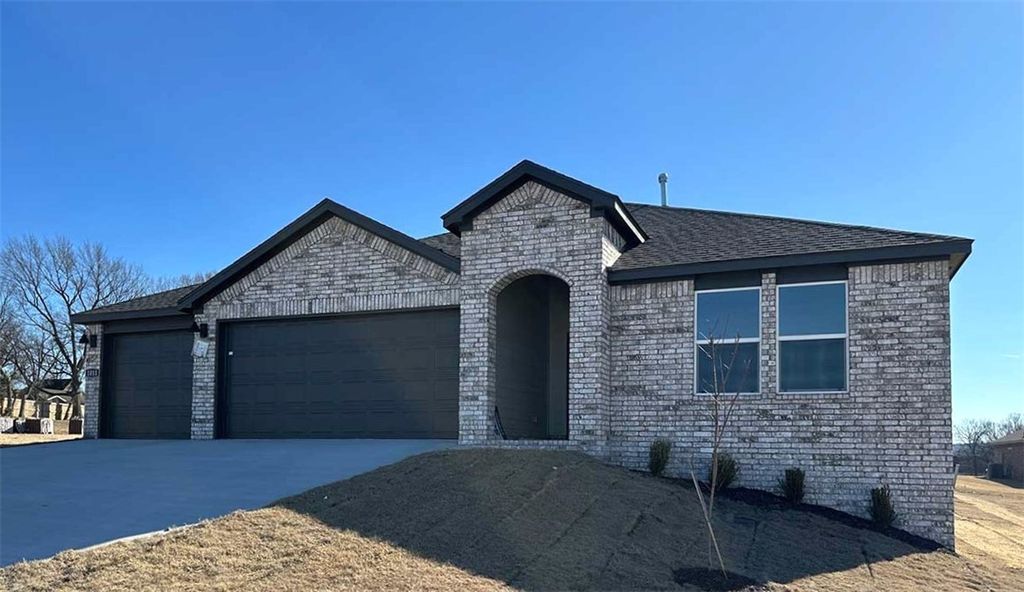 581 Crystal Drive, Prairie Grove, AR 72753