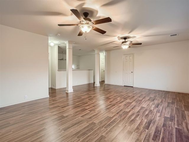 215 Spruce DR, Kyle, TX 78640