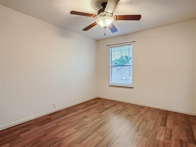 215 Spruce DR, Kyle, TX 78640