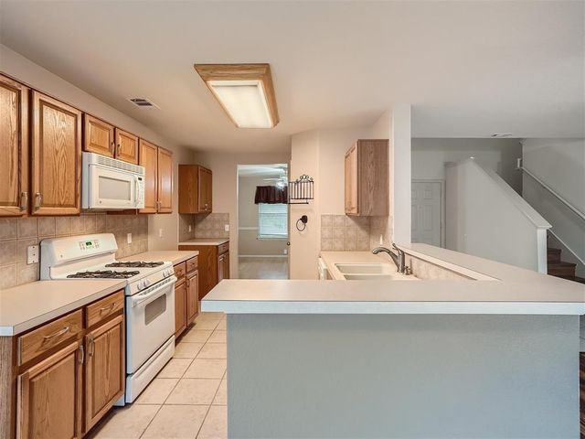 215 Spruce DR, Kyle, TX 78640