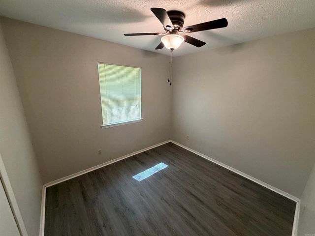 616 Lehman Dr, Jacksonville, AR 72076