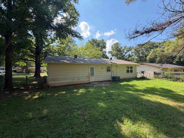 616 Lehman Dr, Jacksonville, AR 72076