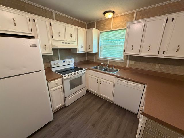 616 Lehman Dr, Jacksonville, AR 72076