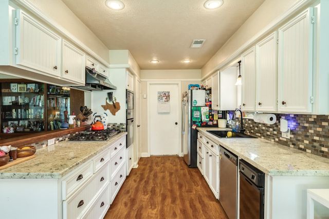 5703 Rockland Drive, Pearland, TX 77584