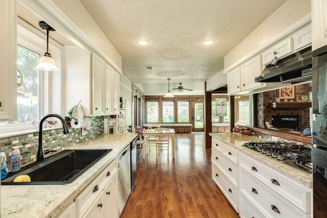 5703 Rockland Drive, Pearland, TX 77584