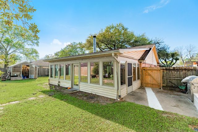 5703 Rockland Drive, Pearland, TX 77584