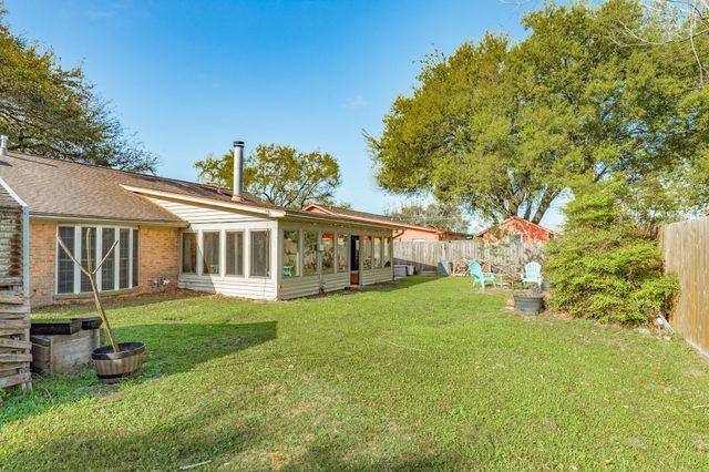 5703 Rockland Drive, Pearland, TX 77584