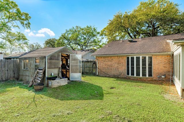 5703 Rockland Drive, Pearland, TX 77584