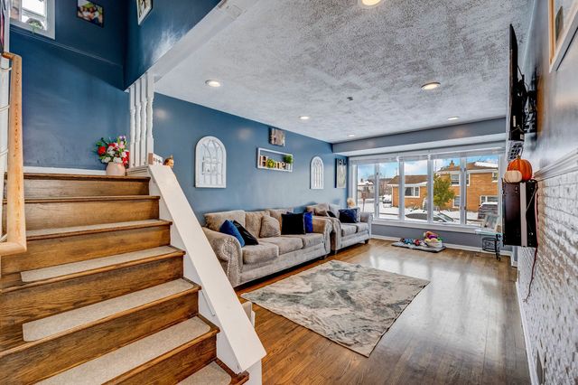 4147 Gage Avenue, Lyons, IL 60534