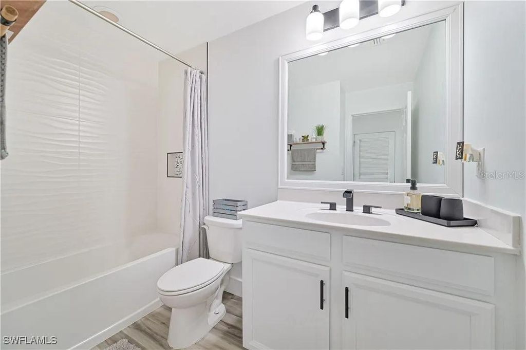 Image 27 of property listing at 3804 TILBOR CIRCLE, Fort Myers, FL 33916