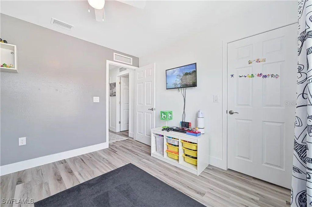 Image 31 of property listing at 3804 TILBOR CIRCLE, Fort Myers, FL 33916