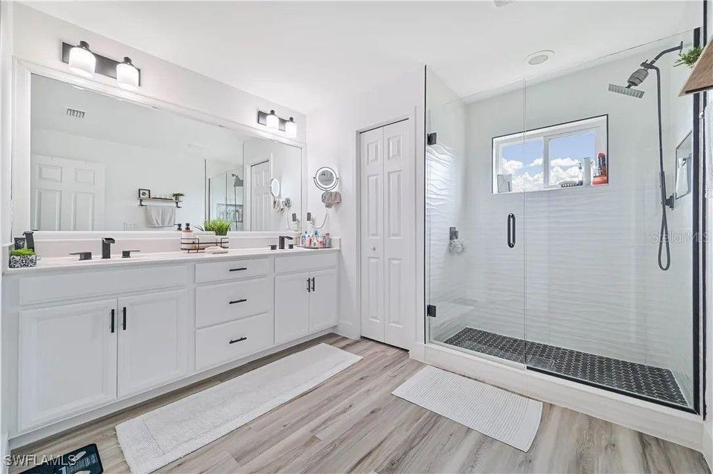 Image 33 of property listing at 3804 TILBOR CIRCLE, Fort Myers, FL 33916