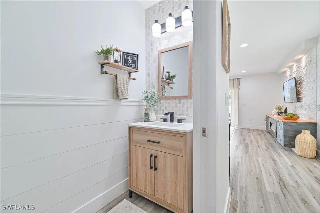 Image 5 of property listing at 3804 TILBOR CIRCLE, Fort Myers, FL 33916