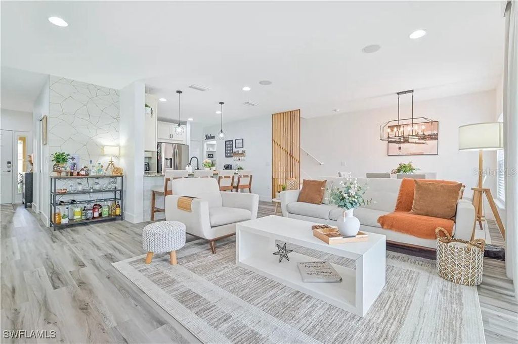 Image 7 of property listing at 3804 TILBOR CIRCLE, Fort Myers, FL 33916