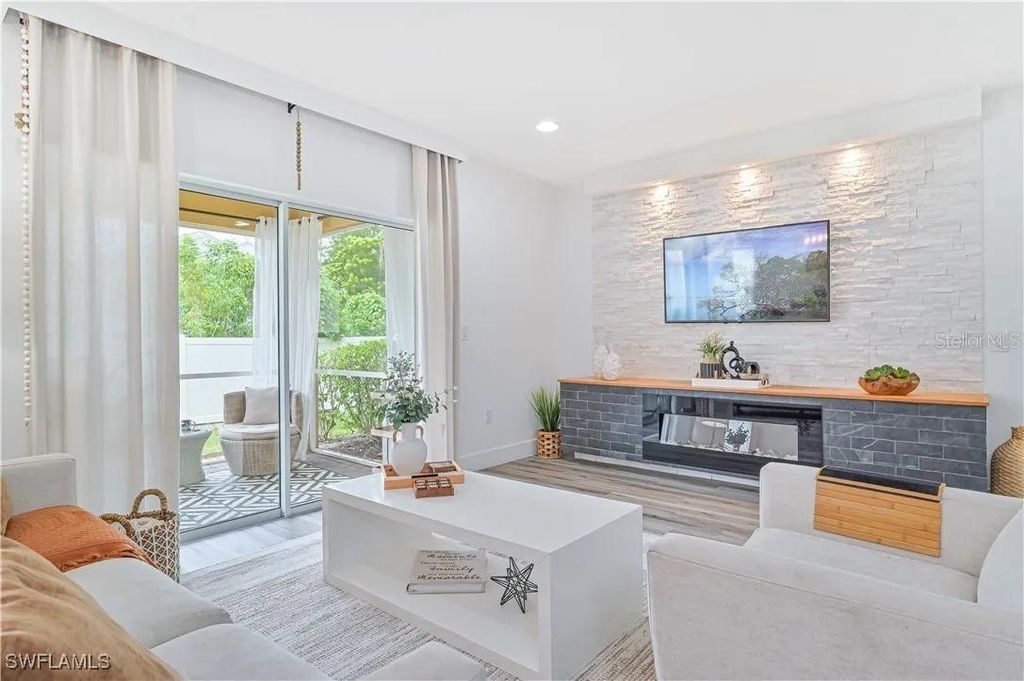 Image 8 of property listing at 3804 TILBOR CIRCLE, Fort Myers, FL 33916