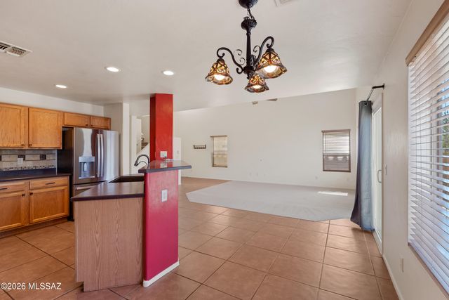 675 W Ash Ridge Drive, Green Valley, AZ 85614