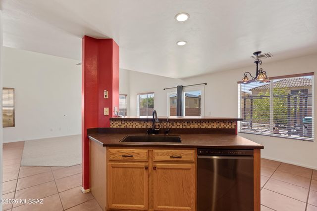 675 W Ash Ridge Drive, Green Valley, AZ 85614