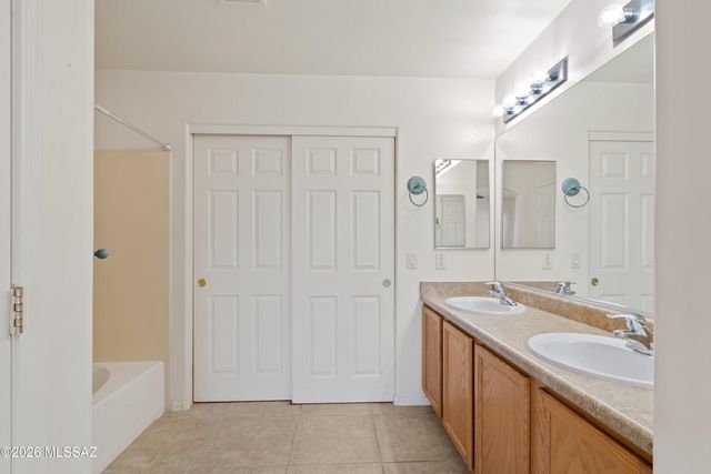 675 W Ash Ridge Drive, Green Valley, AZ 85614