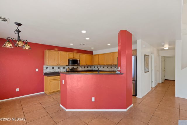 675 W Ash Ridge Drive, Green Valley, AZ 85614